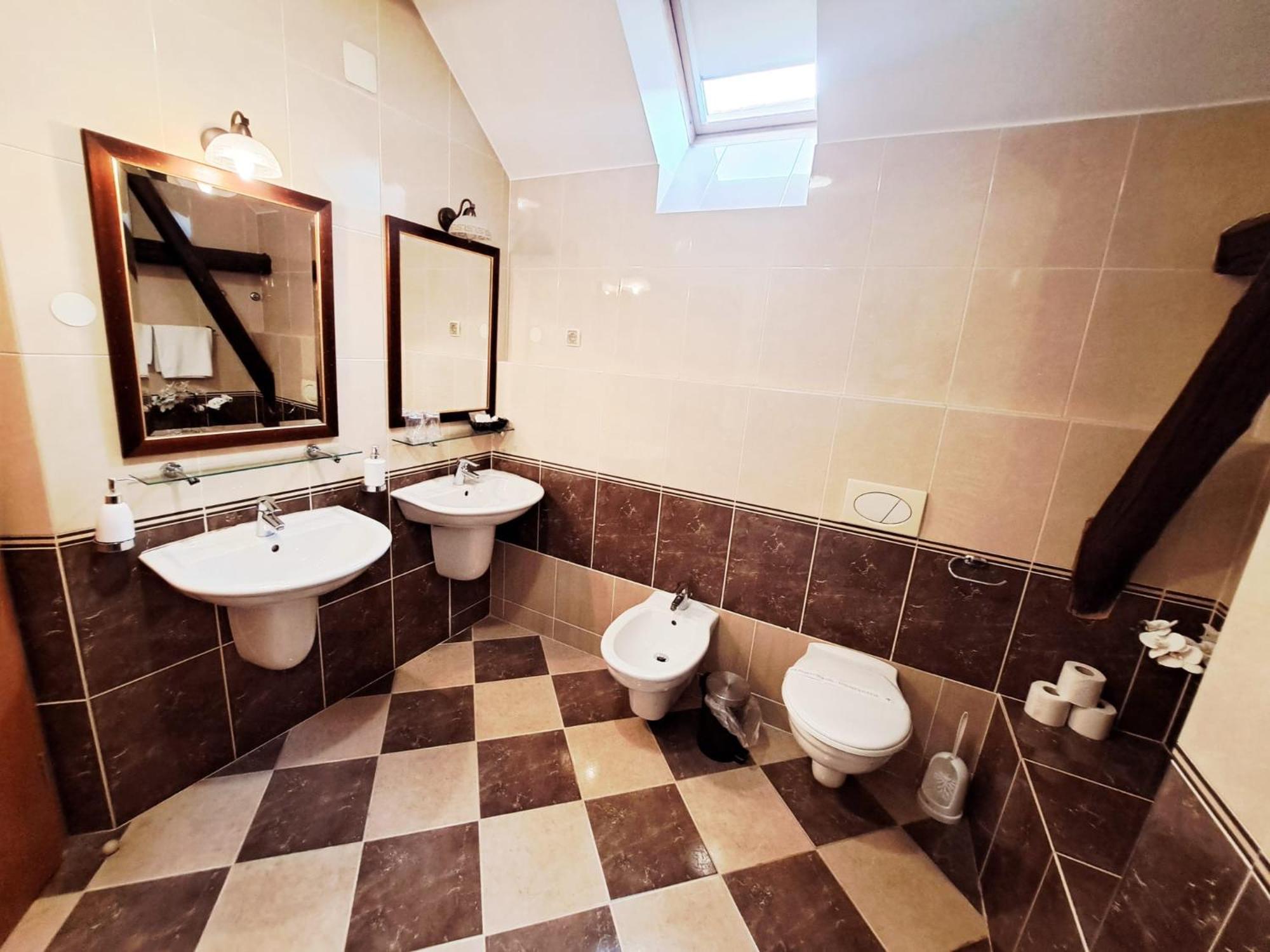 Hotel Livadic サモボル エクステリア 写真