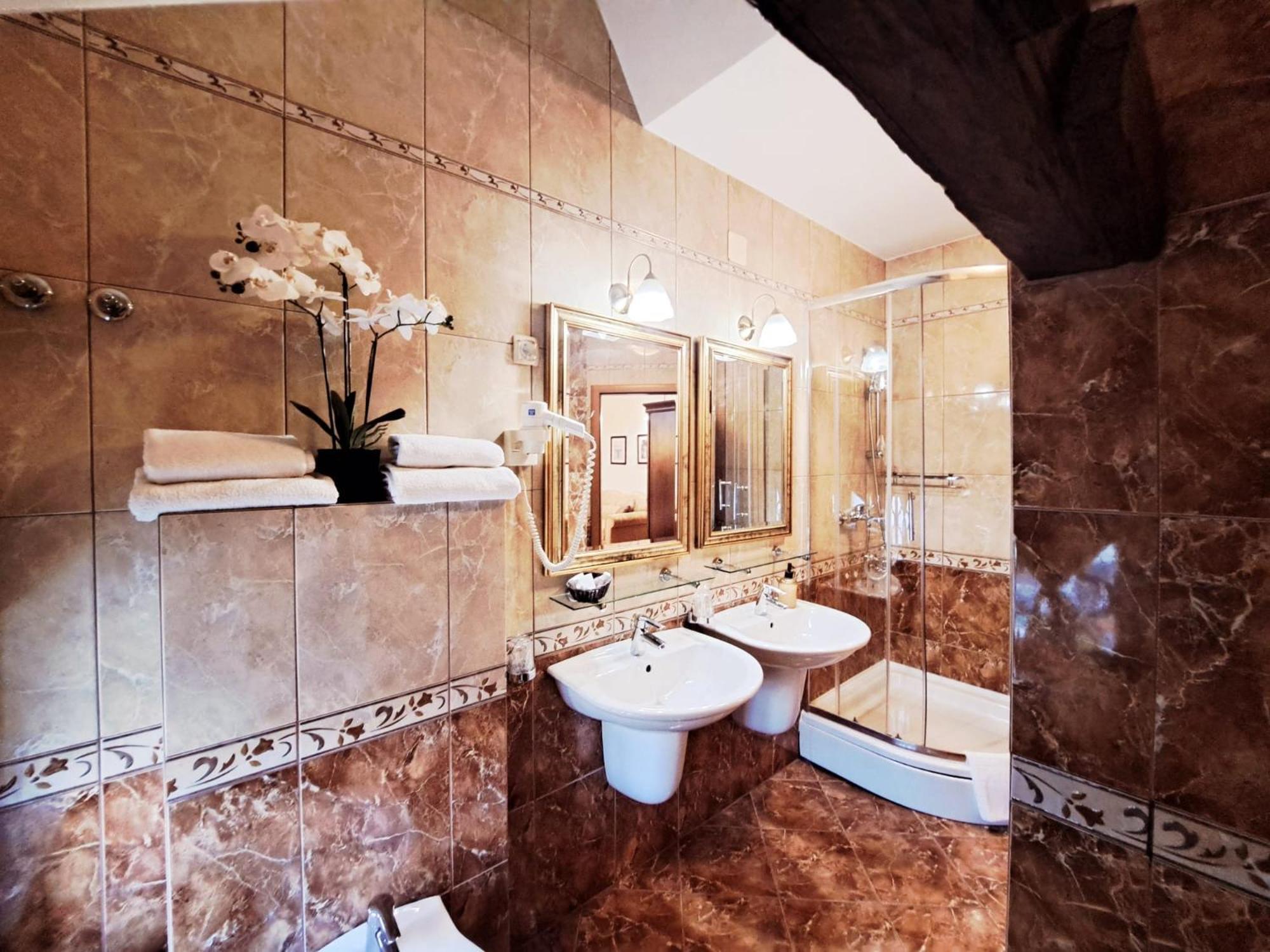Hotel Livadic サモボル エクステリア 写真