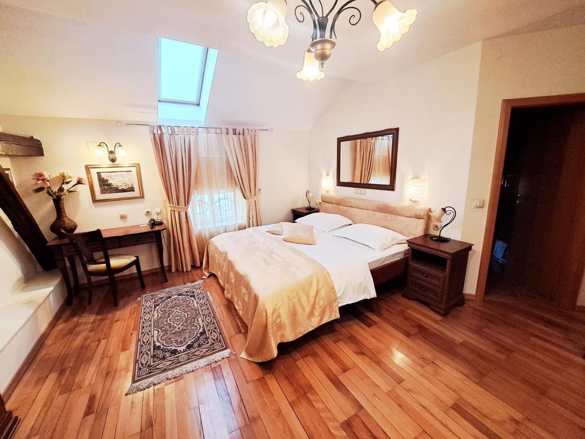 Hotel Livadic サモボル エクステリア 写真
