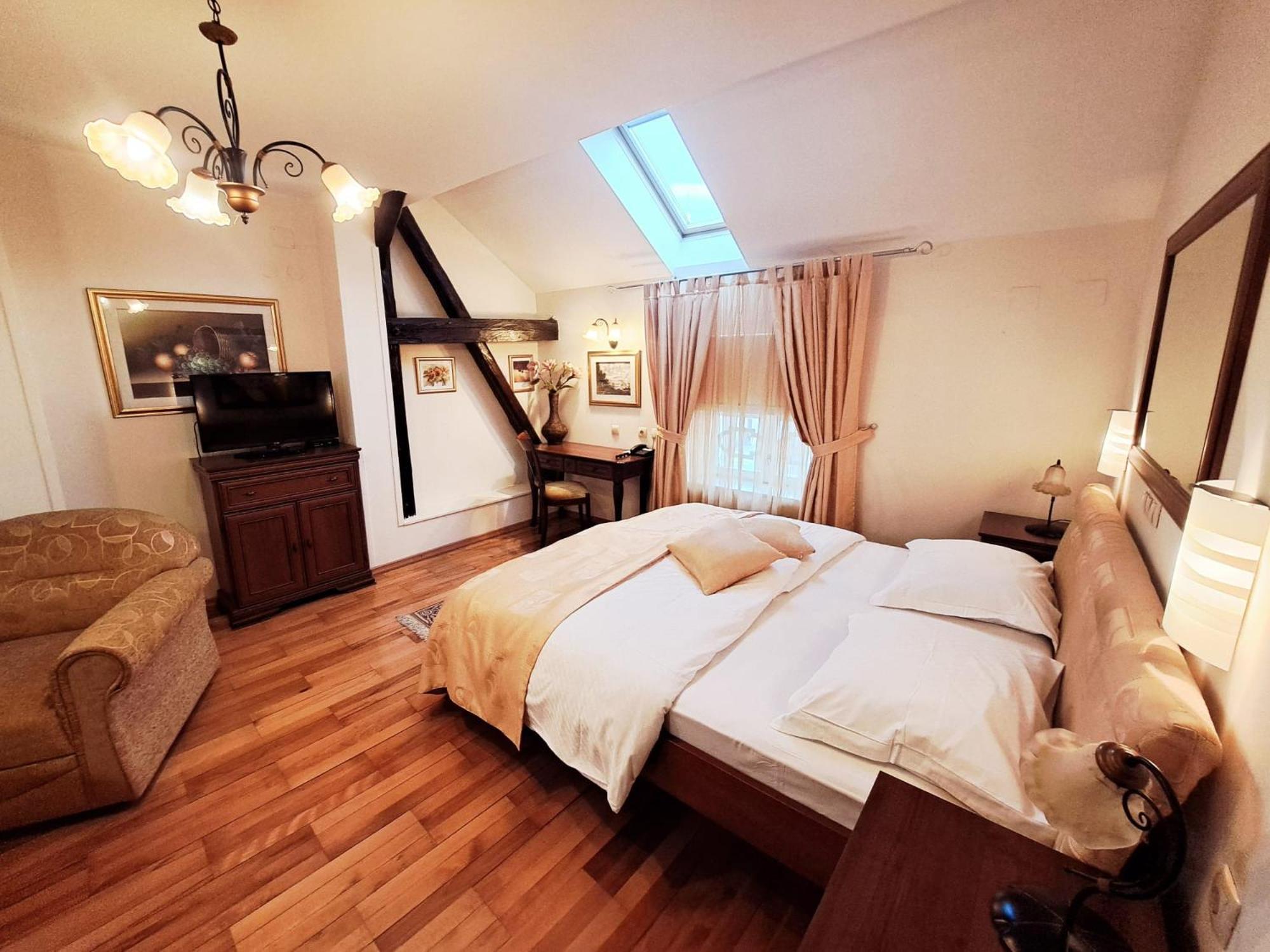 Hotel Livadic サモボル エクステリア 写真