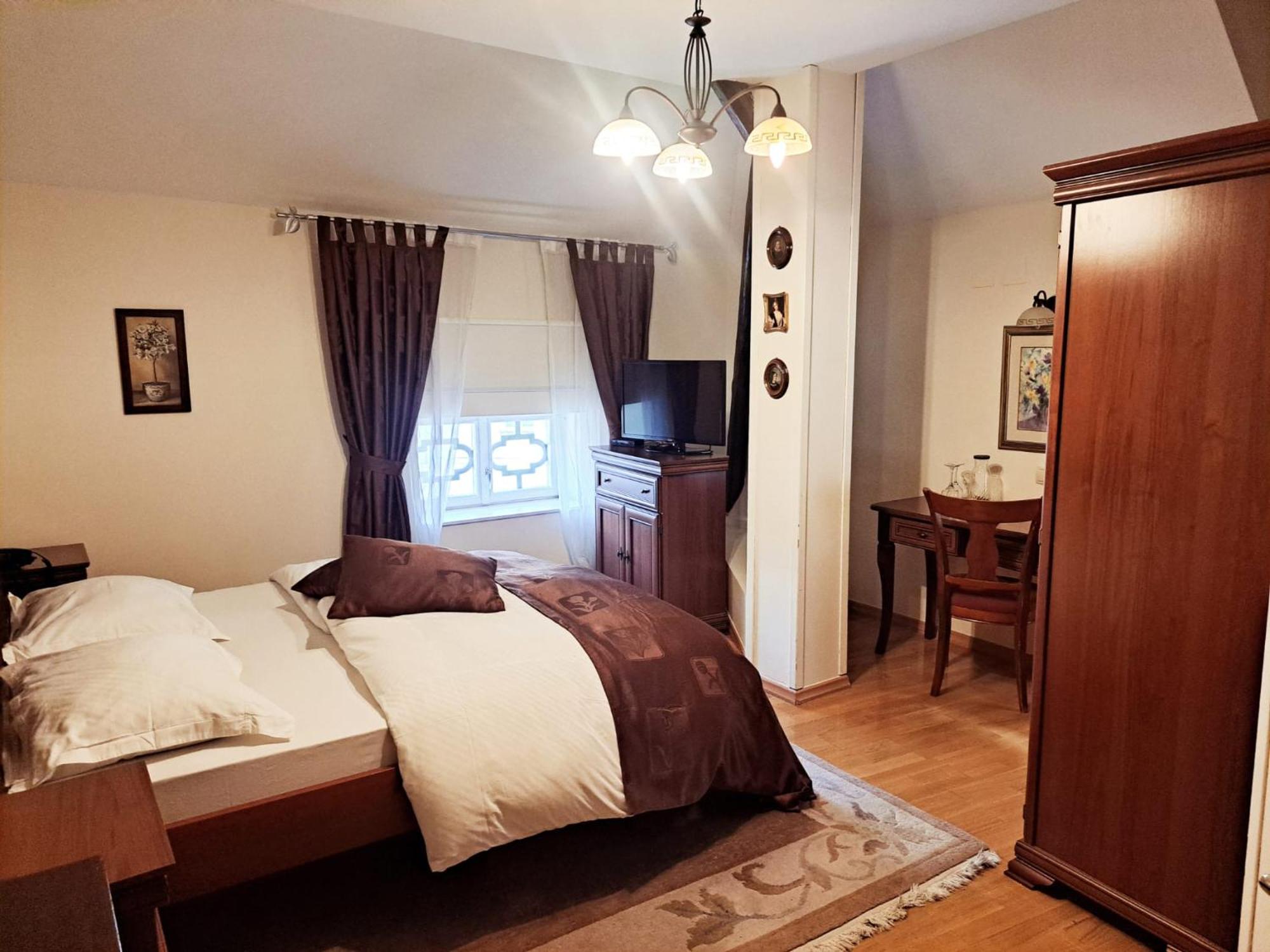 Hotel Livadic サモボル エクステリア 写真