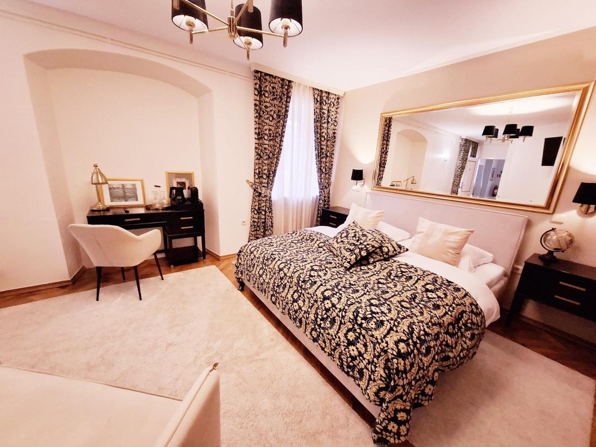 Hotel Livadic サモボル エクステリア 写真