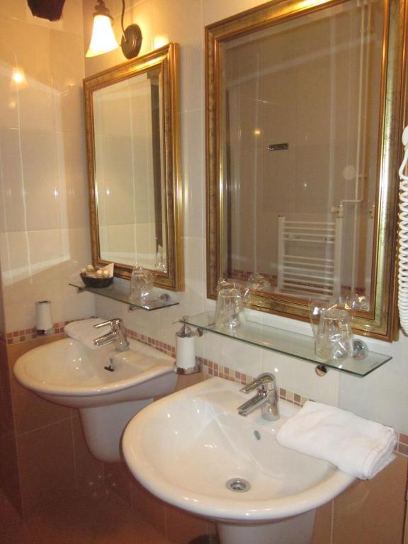 Hotel Livadic サモボル エクステリア 写真