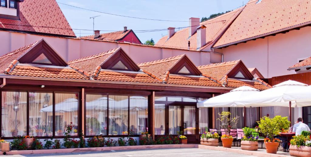 Hotel Livadic サモボル エクステリア 写真